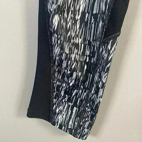 Nike Power Graphics Running Womens Cropped Leggings Black Size M Dri Fit Stretch - Picture 2 of 10